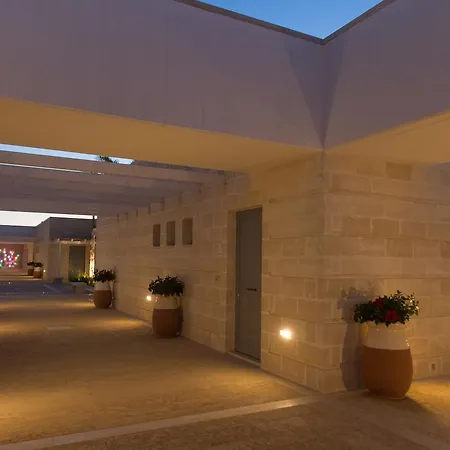 Borgo De Li Santi 4* 奥特朗托