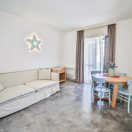 Ξενοδοχείο με διαμερίσματα Borgo De Li Santi 4*