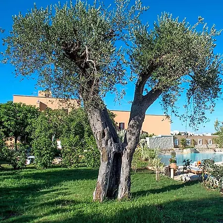 Lejlighedshotel Borgo De Li Santi 4*
